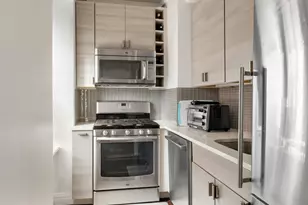 201 W 16th St, New York City, NY 10011 - Photo 4