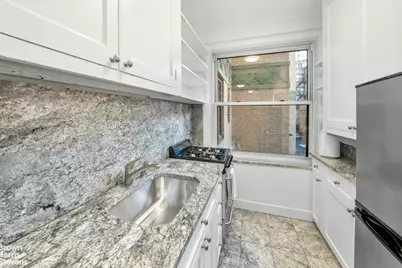 315 E 68th Street #2P, New York, NY 10065 - Photo 6
