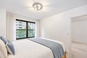 305 E 40th St, New York City, NY 10017 - Photo 8