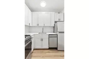 333 E 46th St, New York, NY 10017 - Photo 4
