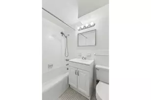 333 E 46th St, New York, NY 10017 - Photo 2