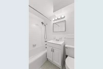 333 E 46th Street #5E, New York, NY 10017 - Photo 2