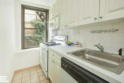 210 E 73rd Street #1E, New York, NY 10021 - Photo 4