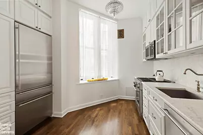 180 W 58th Street #5A, New York, NY 10019 - Photo 4
