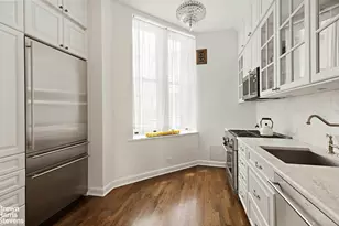 180 W 58th St, New York, NY 10019 - Photo 4