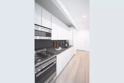 180 Water Street #2605, New York City, NY 10038 - Photo 2