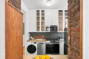211 W 10th St, New York, NY 10014 - Photo 4