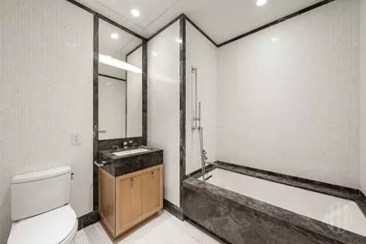 200 E 95th Street #5C, New York, NY 10128 - Photo 8