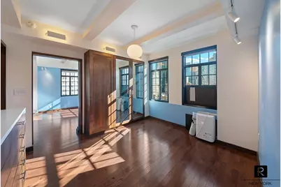 320 E 42nd Street #1918, New York City, NY 10017 - Photo 4