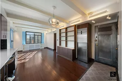 320 E 42nd Street #1918, New York City, NY 10017 - Photo 2