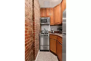 137 W 95th St, New York City, NY 10025 - Photo 2