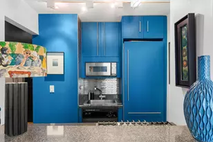 310 E 46th St, New York City, NY 10017 - Photo 4