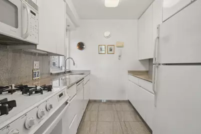 20 E 9th Street #10V, New York, NY 10003 - Photo 4