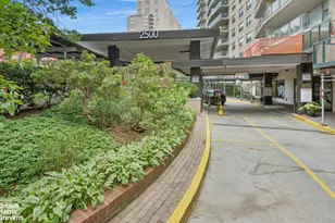 2500 Johnson Ave, New York City, NY 10463 - Photo 22