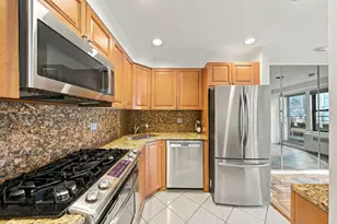 301 E 48th St, New York, NY 10017 - Photo 6