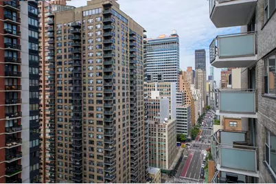 300 E 40th Street #26-R, New York City, NY 10016 - Photo 12