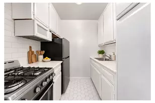 200 E 27th St, New York City, NY 10016 - Photo 2
