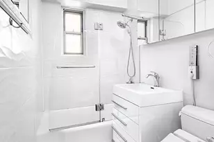 225 E 46th St, New York, NY 10017 - Photo 4