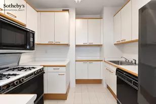 2000 Broadway, New York, NY 10023 - Photo 4