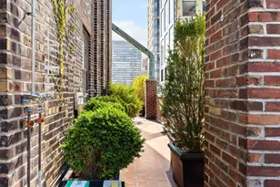 400 E 52nd St, New York, NY 10022 - Photo 16