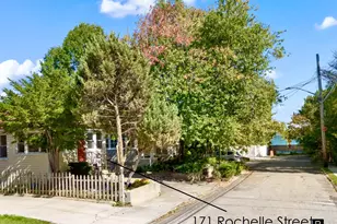171 Rochelle St, New York City, NY 10464 - Photo 2