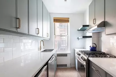 25 Minetta Lane #4D, New York, NY 10012 - Photo 10
