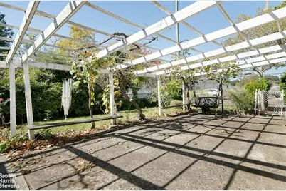 154 Princeton Avenue, New York City, NY 10306 - Photo 12