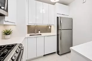 300 E 40th St, New York City, NY 10016 - Photo 6