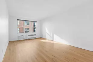 235 W 70th St, New York, NY 10023 - Photo 2