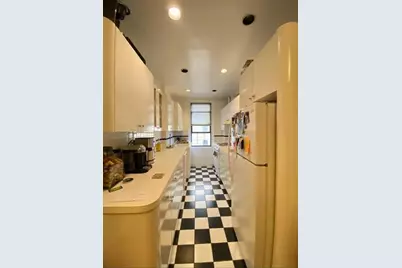 405 E 72nd Street #4D, New York, NY 10021 - Photo 1