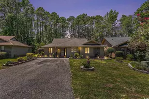 137 Hickory Dr, Conway, SC 29526 - Photo 2