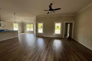 990 Inglewood Dr, Loris, SC 29569 - Photo 4