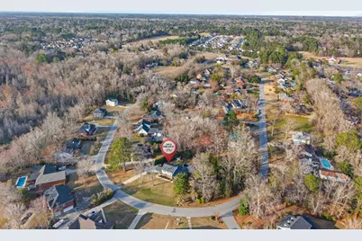 2402 South Hallmark Dr, Florence, SC 29505 - Photo 4