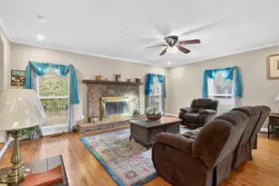 2402 S Hallmark Dr, Florence, SC 29505 - Photo 10