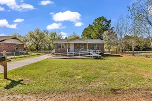 409 Reaves St, Marion, SC 29571 - Photo 2