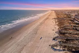 805 Parker Dr, Pawleys Island, SC 29585 - Photo 2