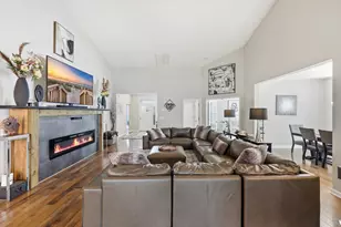 692 Tattlesbury Dr, Conway, SC 29526 - Photo 8