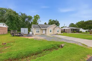 725 University Forest Cir, Conway, SC 29526 - Photo 2