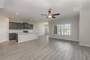 909 Woodside Dr, Conway, SC 29526 - Photo 4