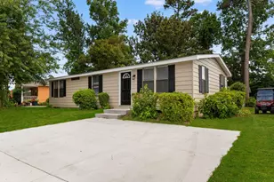 1109 Forest Dr, North Myrtle Beach, SC 29582 - Photo 2