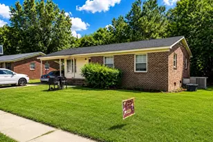 215 Huggins St, Marion, SC 29571 - Photo 4