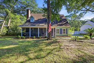 587 Hawthorn Dr, Pawleys Island, SC 29585 - Photo 2