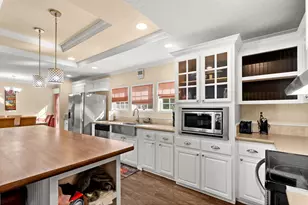 1040 Colonial Ln, Conway, SC 29526 - Photo 6