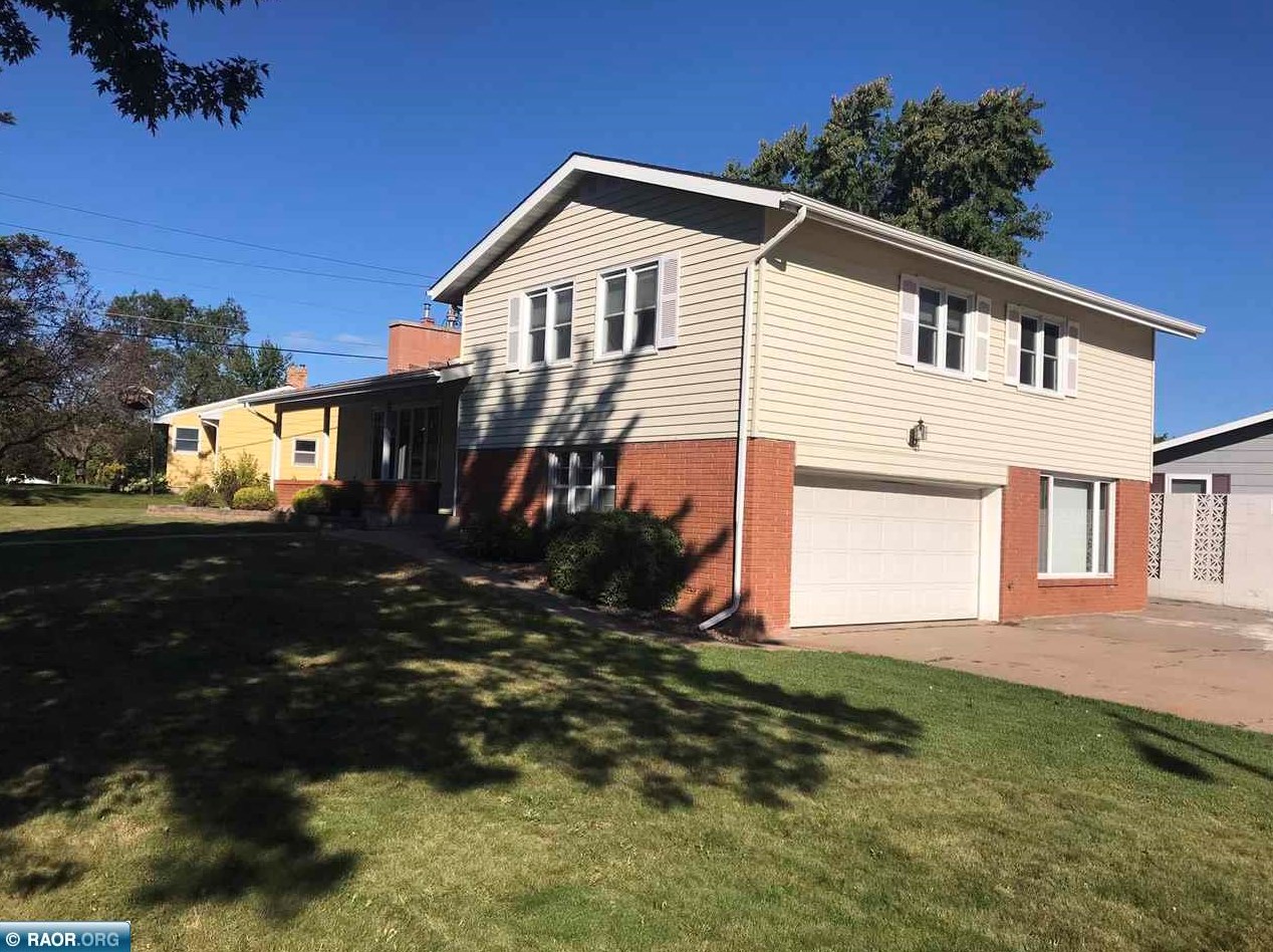 613 N Inner Dr, Hibbing, MN 55746