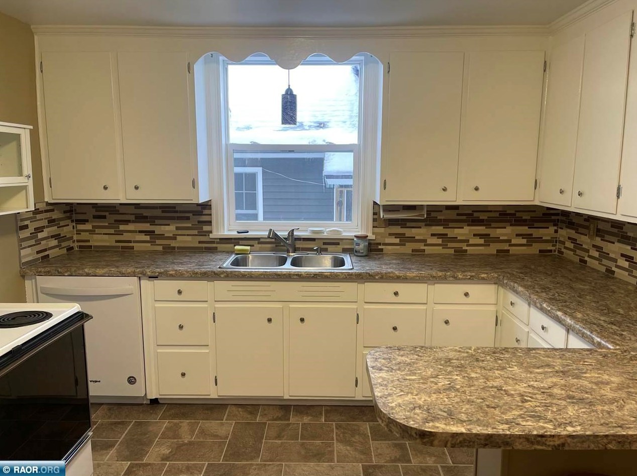 711 Hayes St, Fayal, MN 55734-1623
