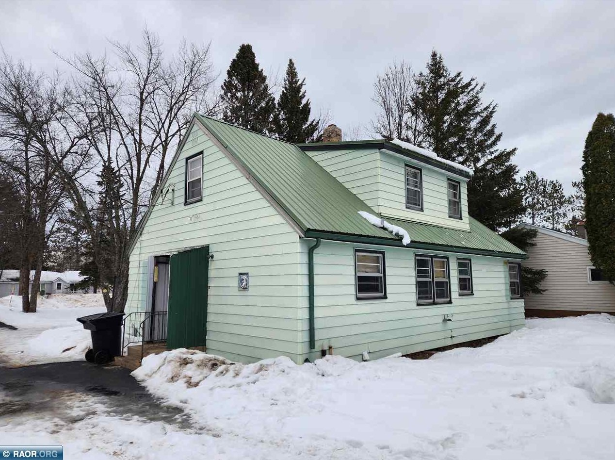 2120 E 41st St, Hibbing, MN 55746
