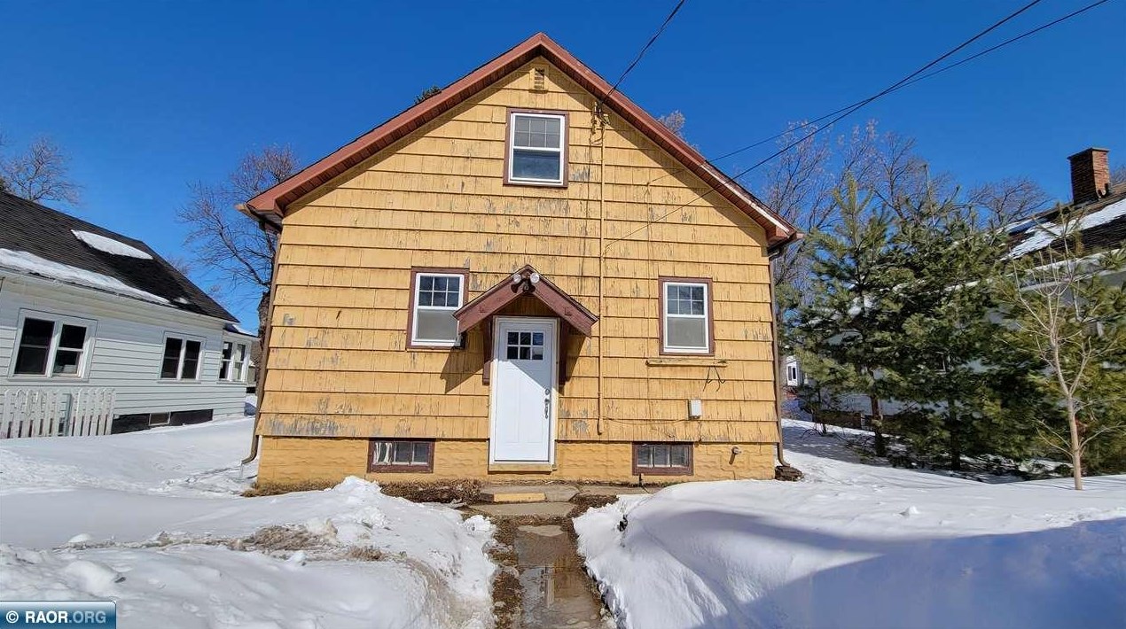 610 S 11th St, Virginia, MN 55792