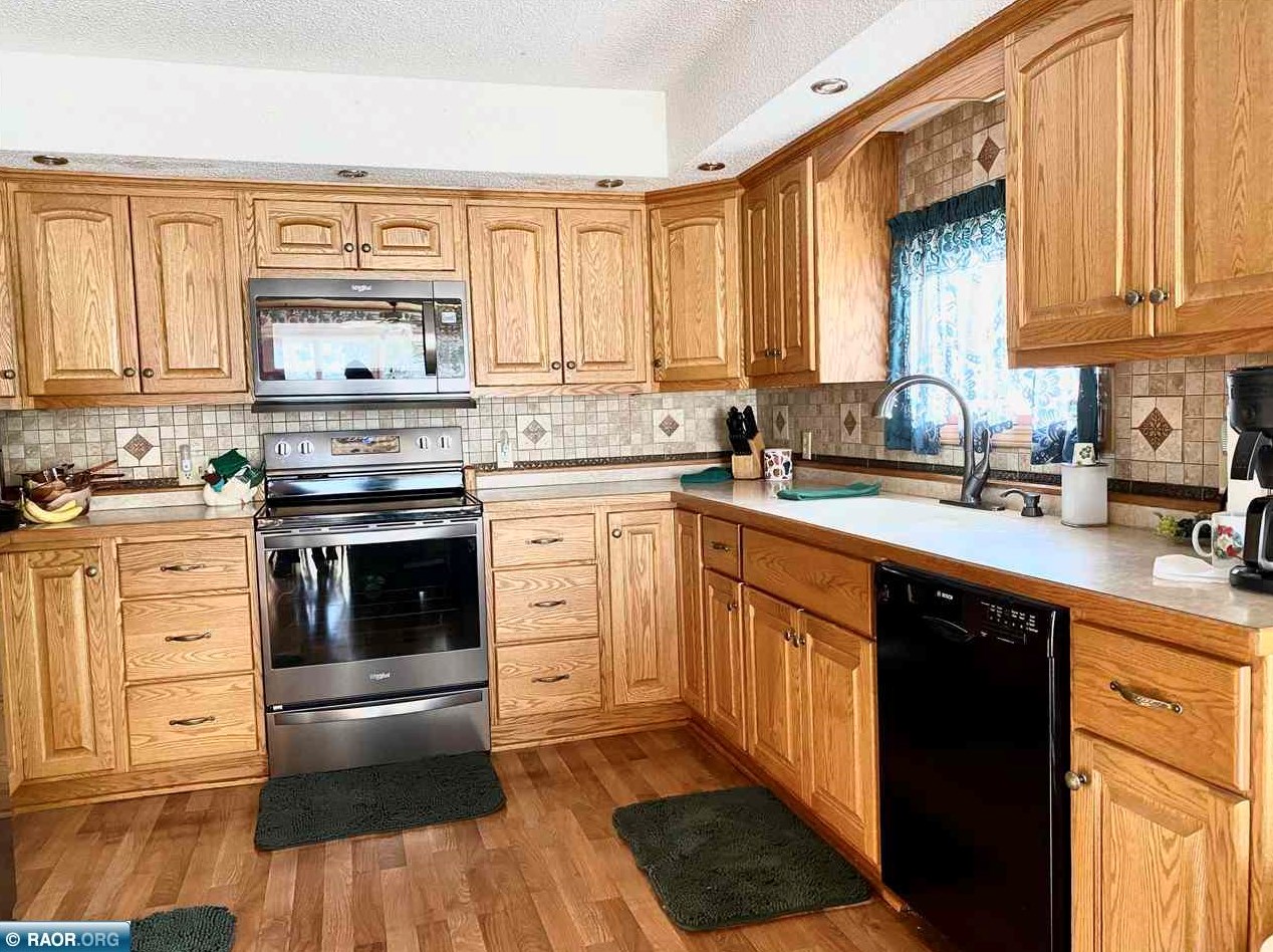 16270 Creek Rd, Hibbing, MN 55746