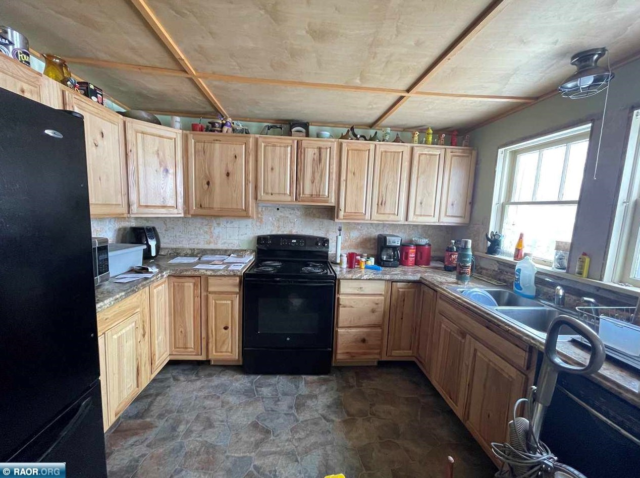 409 7th St Sw, Chisholm, MN 55719