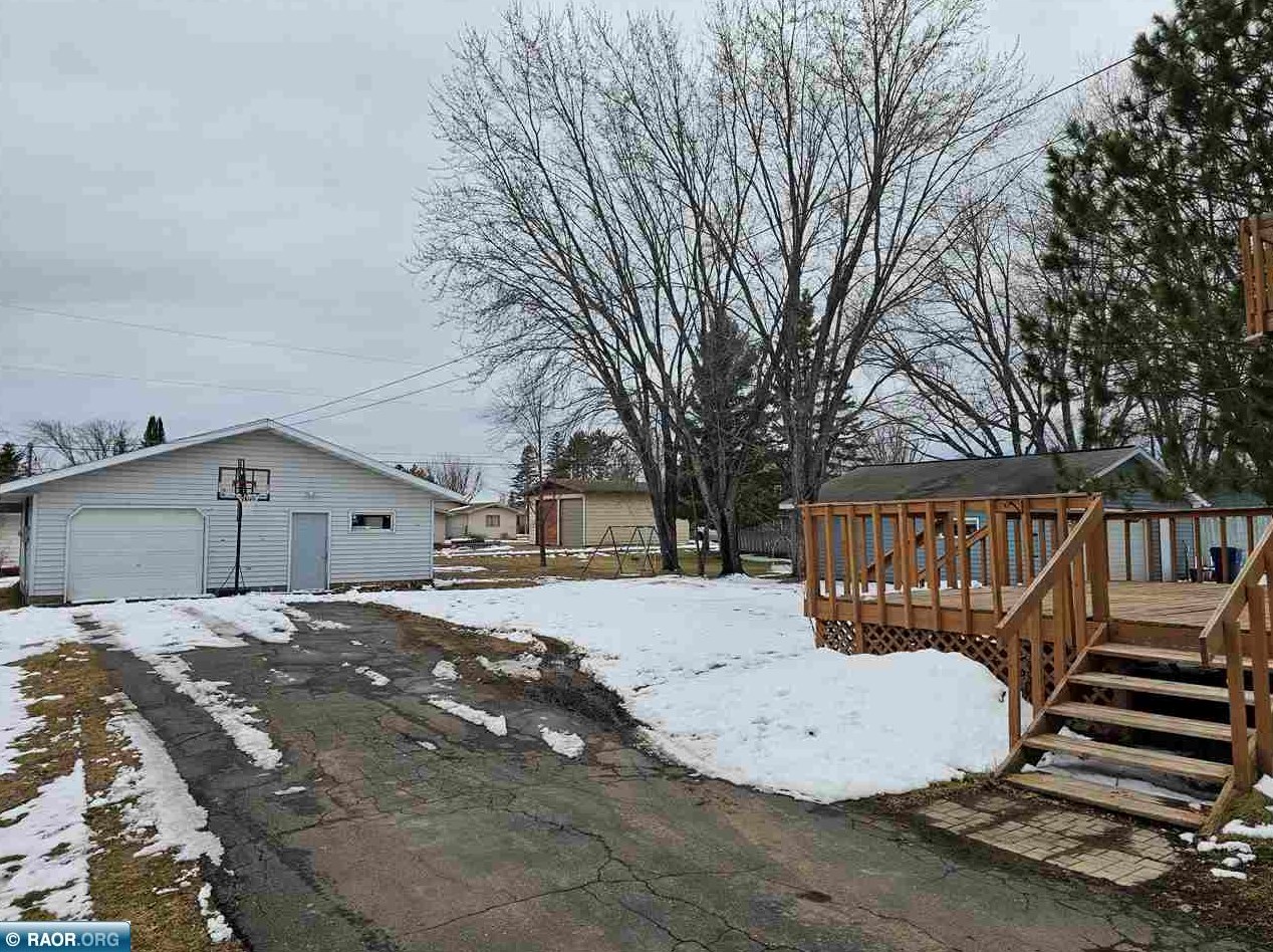 1938 E 26th St, Hibbing, MN 55746